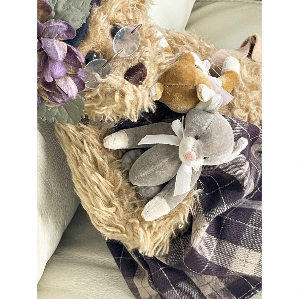 Bearington Collection Bear Holding Cats 15